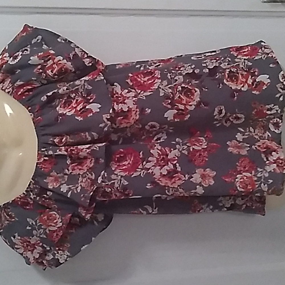 Xhilaration floral top